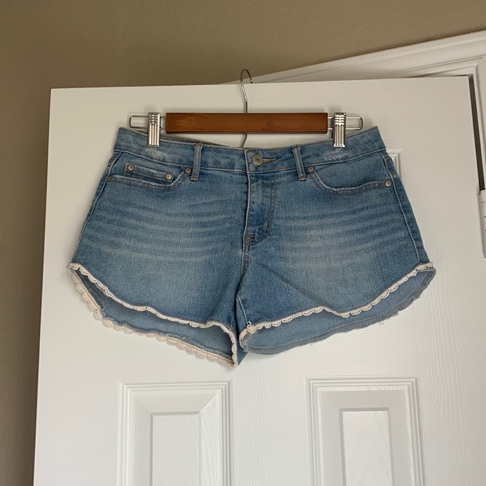 Altar’d State Lace Trim Mid Rise Denim Jeans Short Size 27
